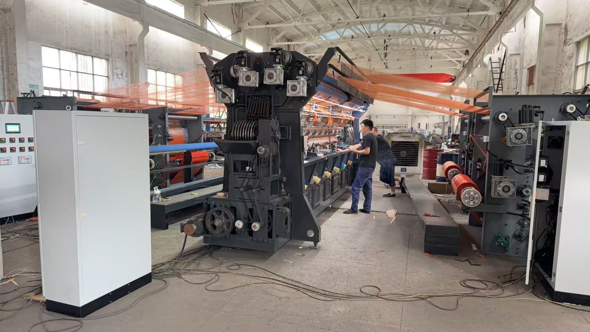 最新の会社の事例について Double Needle Bed Warp Knitting Machine for Industrial Textile Manufacturing